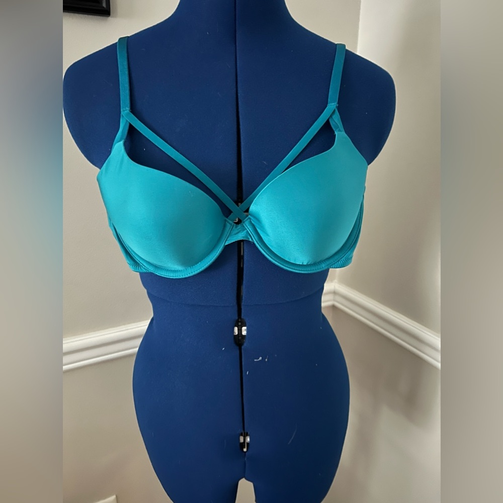 Victoria’s Secret bra size 36B